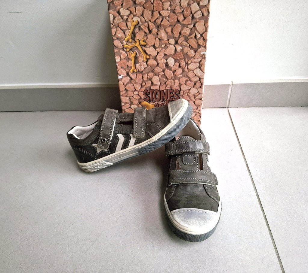 Chaussures en cuir pour enfants Stones and Bones taille 34, Enfants & Bébés, Garçon, Enlèvement ou Envoi, Comme neuf, Stones and bones