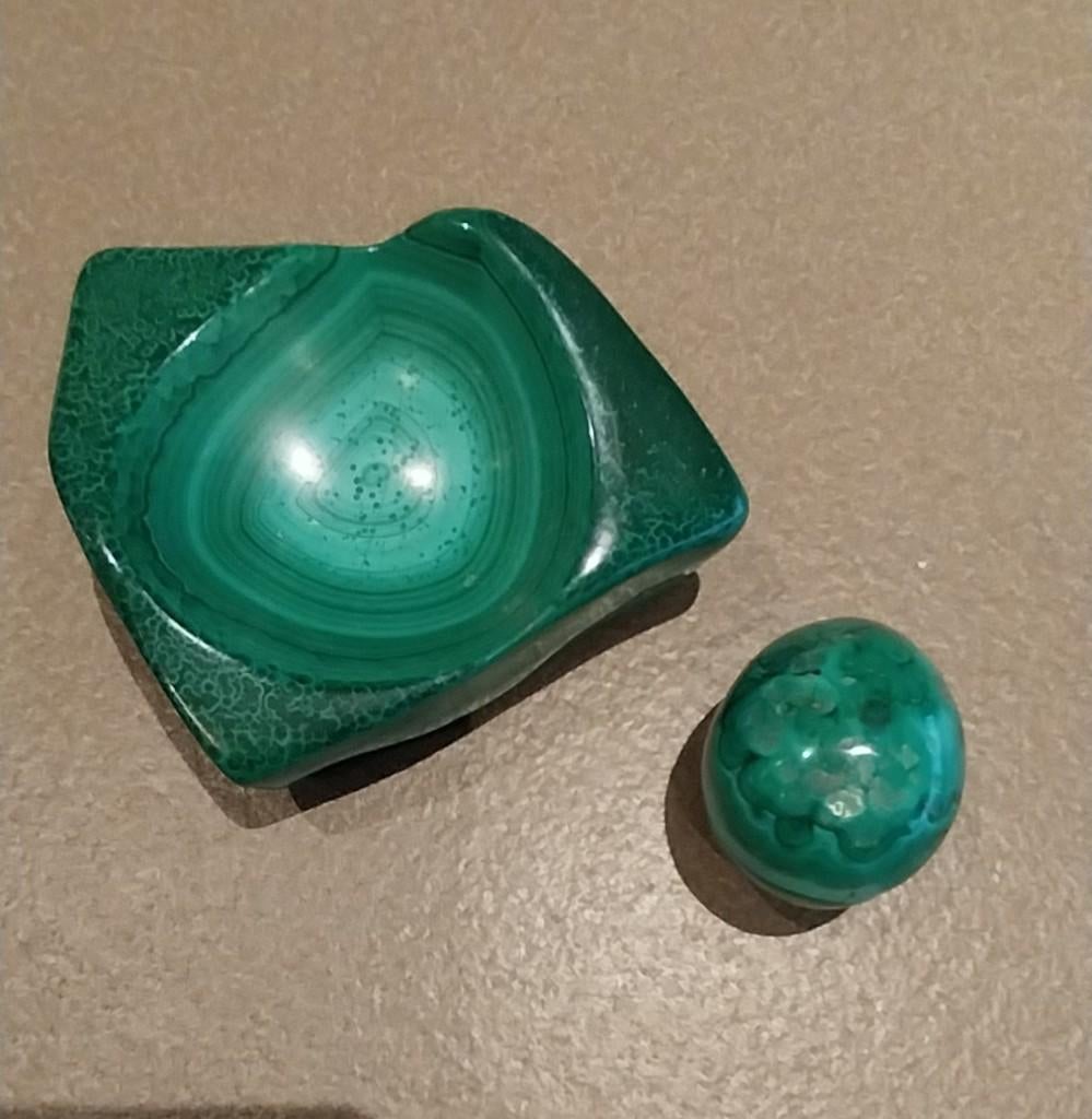 Asbak en ei van malachiet, Verzamelen, Mineralen en Fossielen, Ophalen of Verzenden, Mineraal