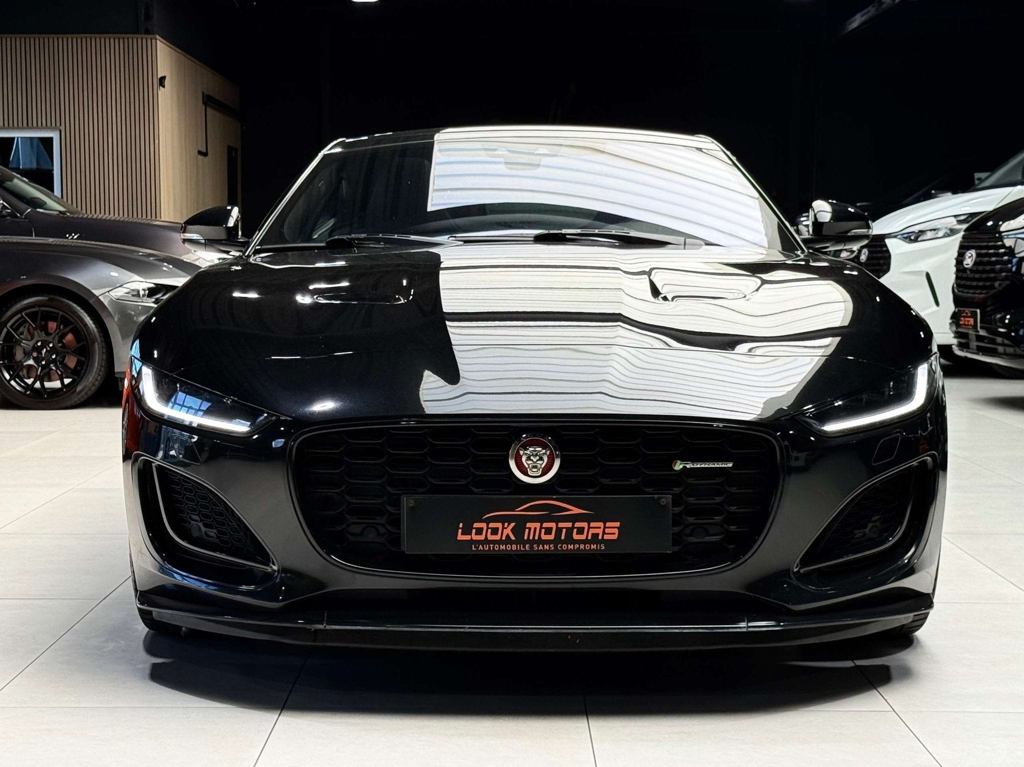 Jaguar F-Type Coupe 2.0 i4 P300 R-Dynamic Black AUTOMATIQUE, Auto's, Automaat, Bedrijf, 2 zetels, Gebruikt