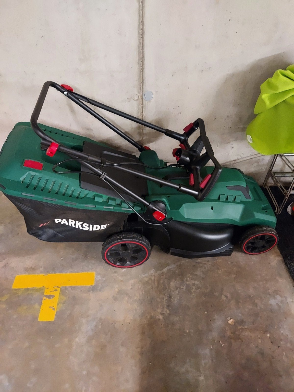 grasmachine parkside. 2 maand oud. 3x gebruikt .DEFECT !!!!!, Jardin & Terrasse, Tondeuses à gazon, Enlèvement, Neuf, 40 à 49 cm