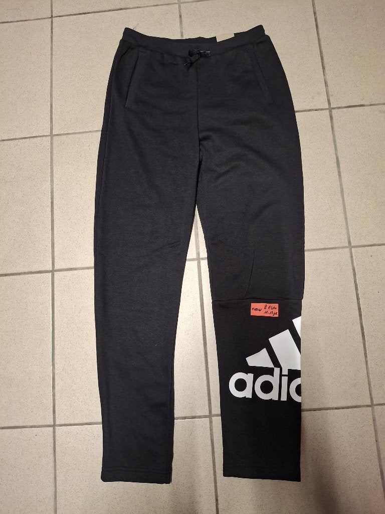 Nieuwe adidas broek maat 11-12 jaar, Kinderen en Baby's, Kinderkleding | Maat 152, Ophalen, Nieuw, Jongen of Meisje, Broek