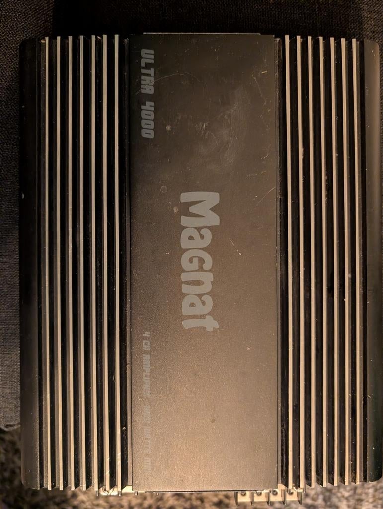 Te koop: Magnet ULTRA 4000 versterker, Autos : Divers, Haut-parleurs voiture, Enlèvement ou Envoi