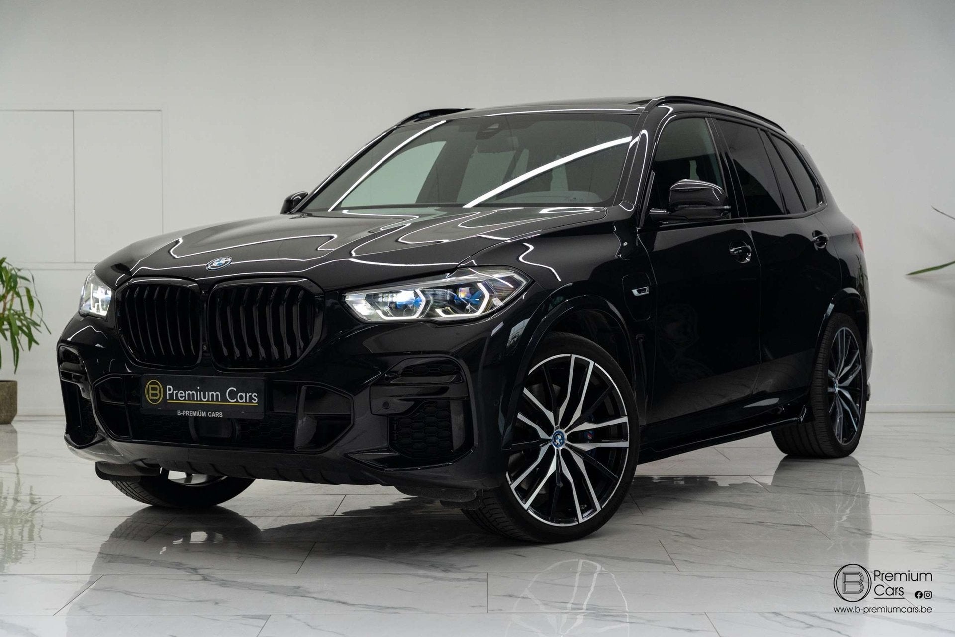 BMW X5 45e Xdrive! Full options! Bodykit! M-Seats! ACC! Tv, Auto's, Automaat, Dealer onderhouden, Gebruikt, Zwart