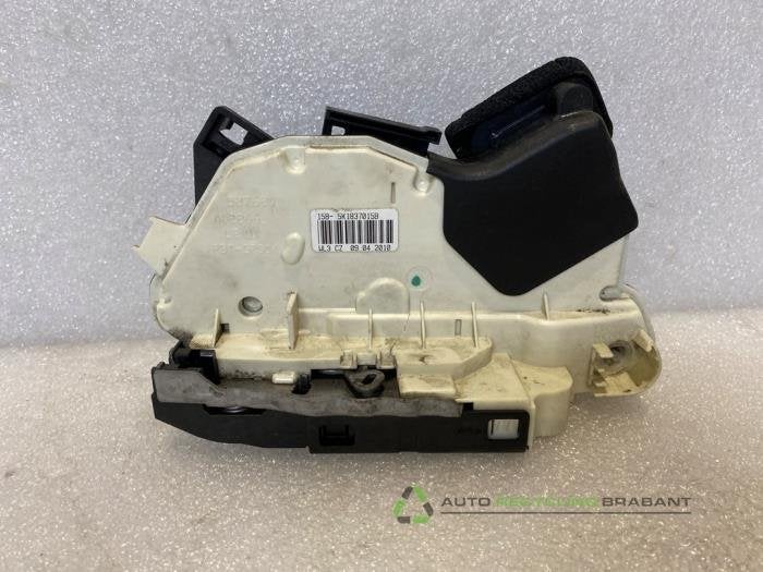 Serrure portière mécanique 4portes avant gauche d'un Volks, Autos : Pièces & Accessoires, Volkswagen, -, 3 mois de garantie, Utilisé