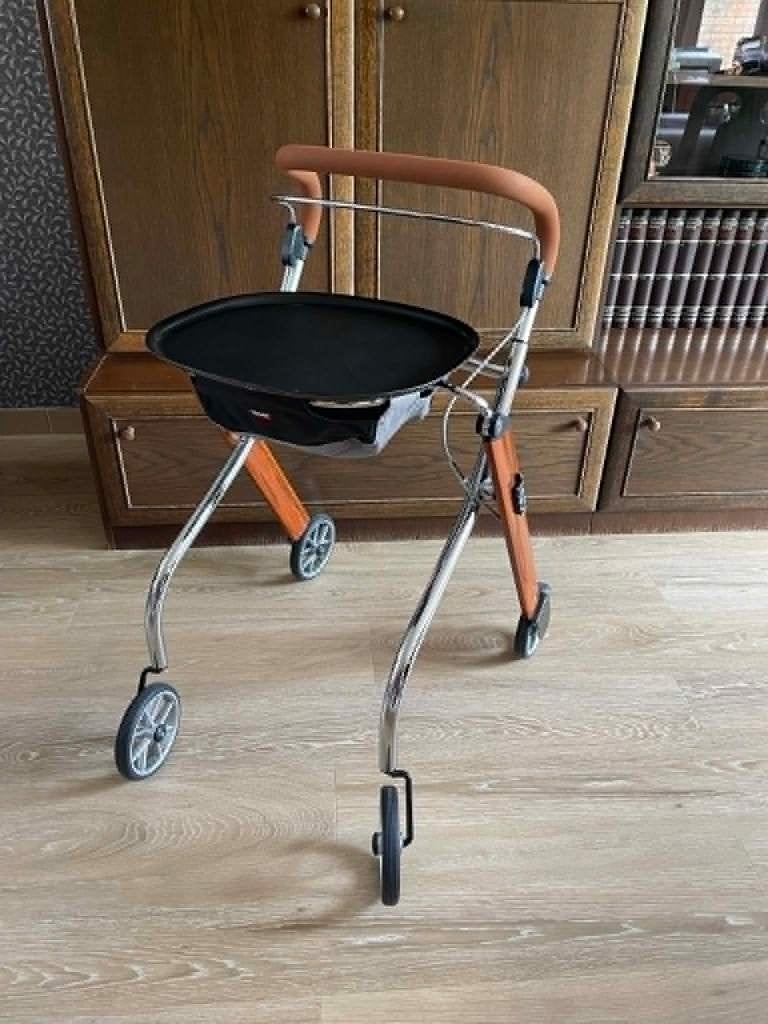 Binnenrollator Trustcare zeer goede staat, Diversen, Rollators, Ophalen, Opvouwbaar, Zo goed als nieuw