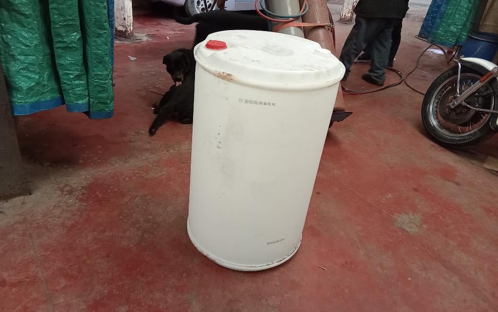 fut plastic 200 lit transparent, 150 litres ou plus, Enlèvement, Comme neuf, Synthétique
