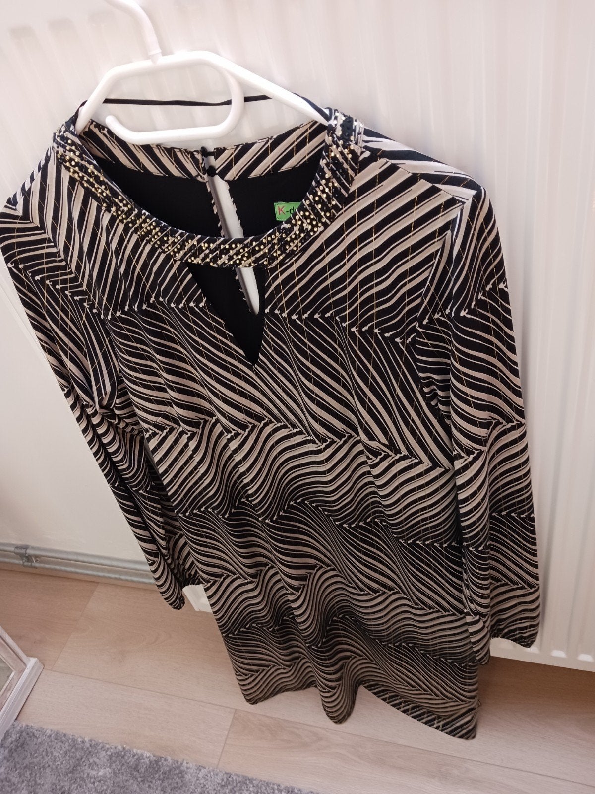 Zwart kleed merk K Design te koop.M 40-42, Kleding | Dames, K Design, Zwart, Zo goed als nieuw, Boven de knie
