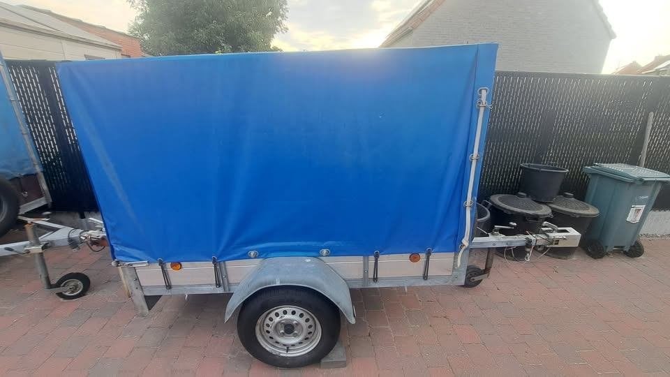 Degelijke aluminium aanhangwagen met blauwe afdekhuif, Ophalen, Gebruikt