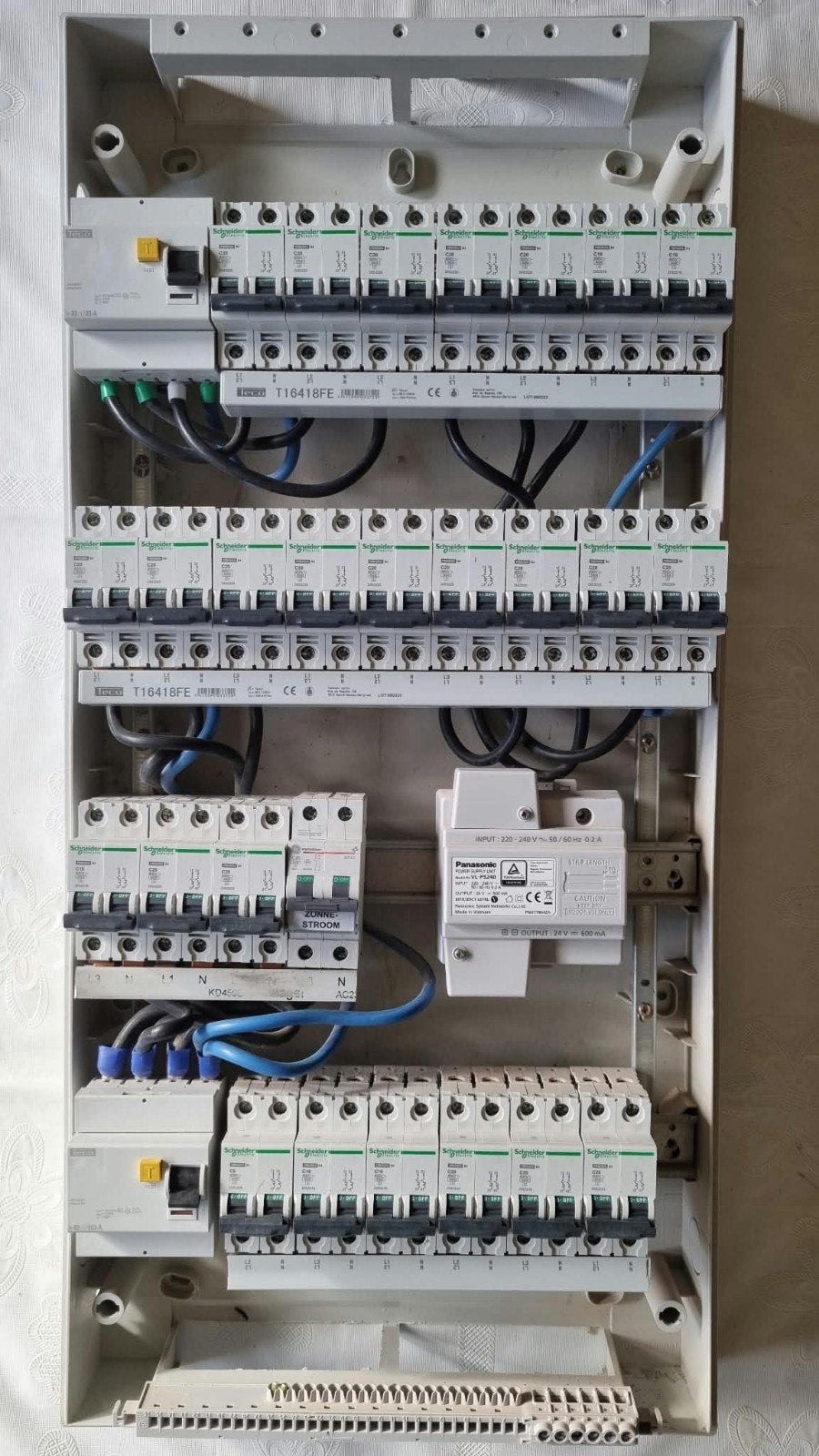 Lot 2-polige automaat zekeringen Schneider, Doe-het-zelf en Bouw, Ophalen