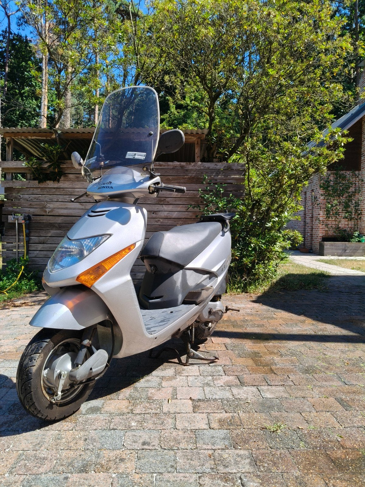 Honda Lead SCV 100 voor onderdelen met papieren, Ophalen