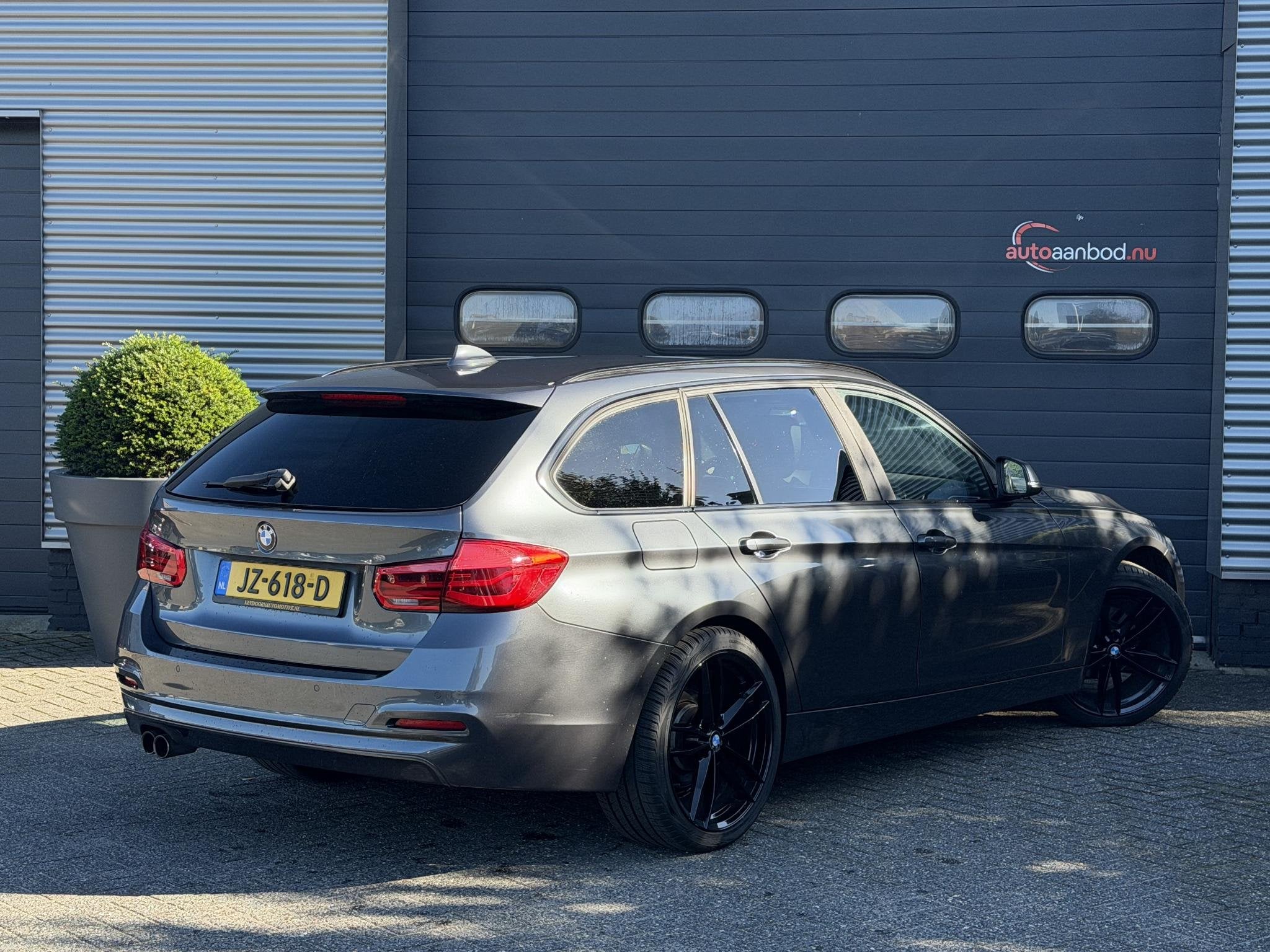 BMW 3 Serie Touring 320i Centennial High Executive, Autos, Argent ou Gris, Achat, 1800 kg, Entreprise