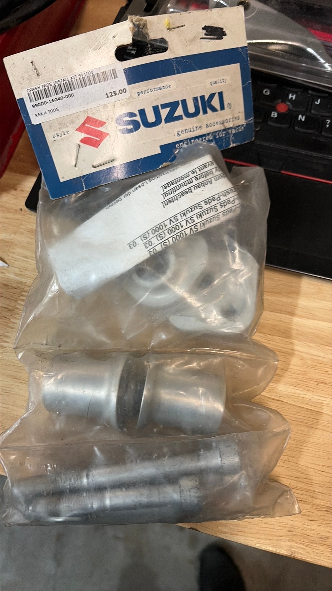 Originele Suzuki SV1000 Crash Pad Kit 990D0-16G40-000, Ophalen, Suzuki