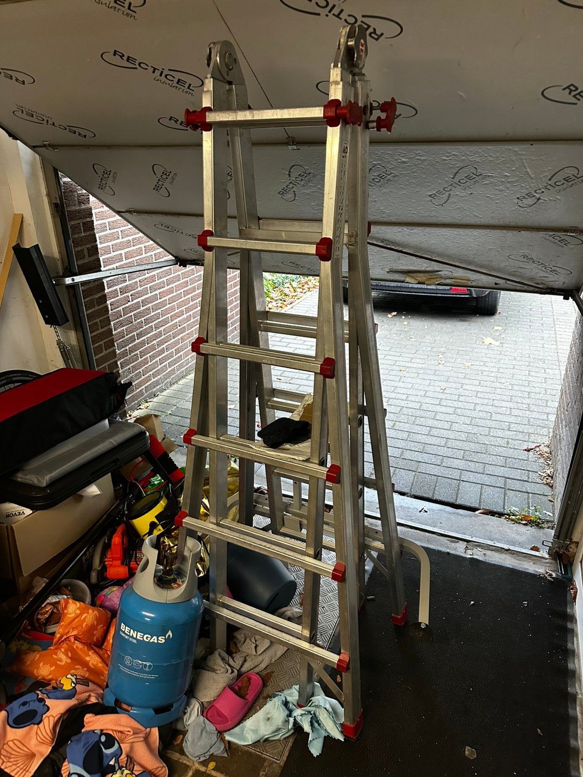 Telescopische ladder met afstandhouder, max hoogte 7 meter, Doe-het-zelf en Bouw, Ophalen, Zo goed als nieuw, Ladder