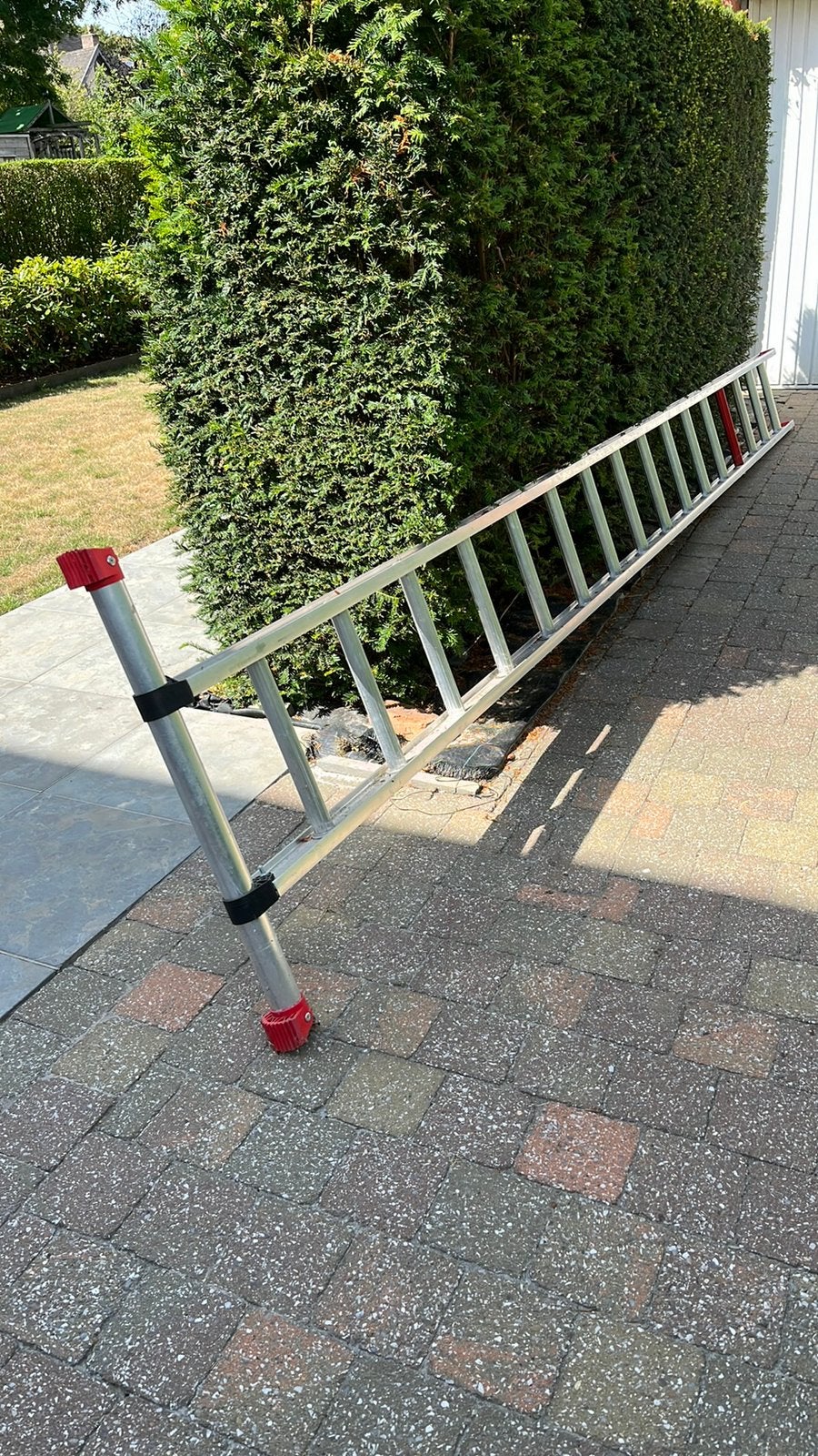Altrex 16 treden/van 2021/aluminium/veiligsheidbalk, Doe-het-zelf en Bouw, Ladders en Trappen, Ophalen, Zo goed als nieuw, Ladder