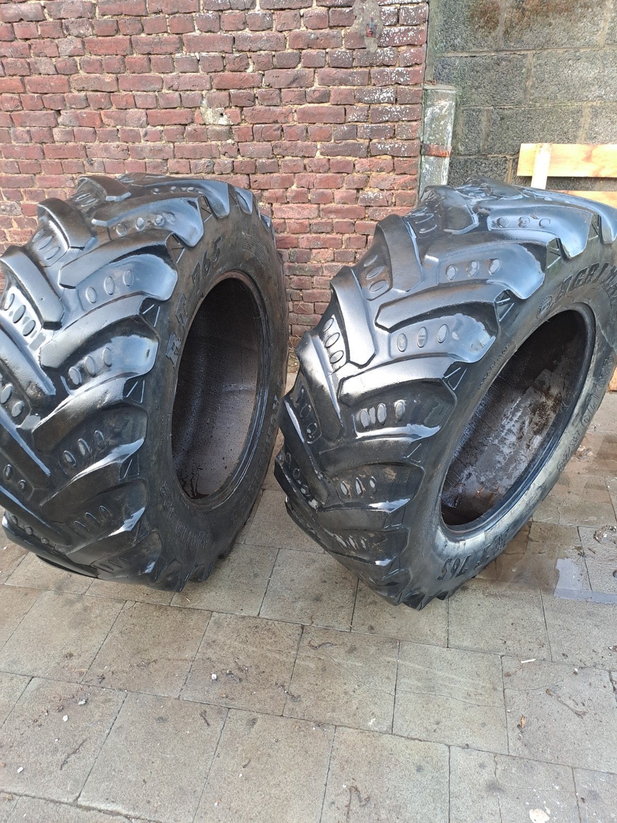 banden 16.9r28 en 420/70r28, Zakelijke goederen, Landbouw | Onderdelen | Banden, Velgen en Assen, Ophalen