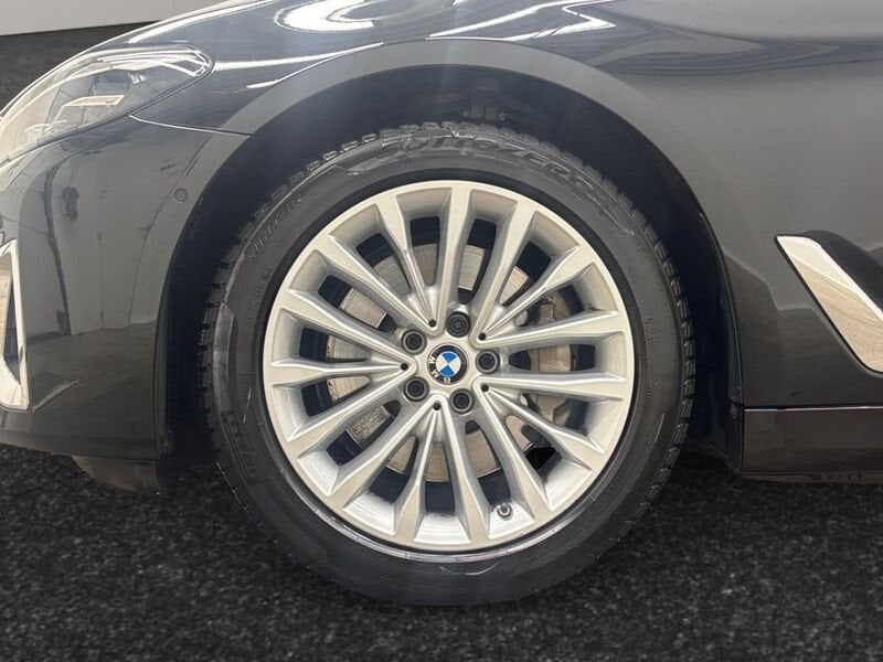 BMW Série 5 530i xDrive AUT 48v, Capteur de stationnement, 4 portes, Noir, Automatique