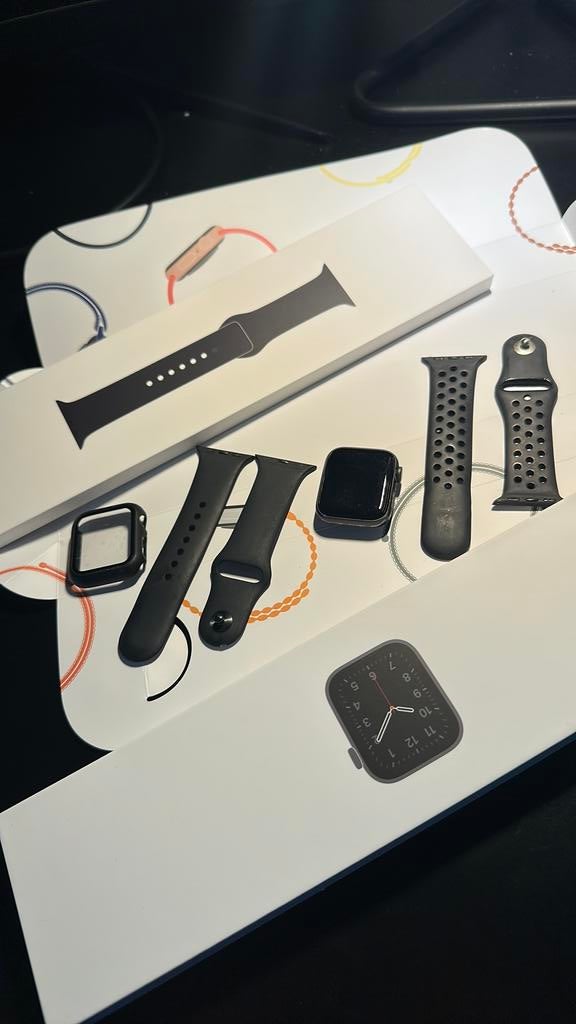 Apple Watch SE gris avec GPS et cellulaire, Bijoux, Sacs & Beauté, Montres connectées, Étanche, Gris, IOS, Enlèvement