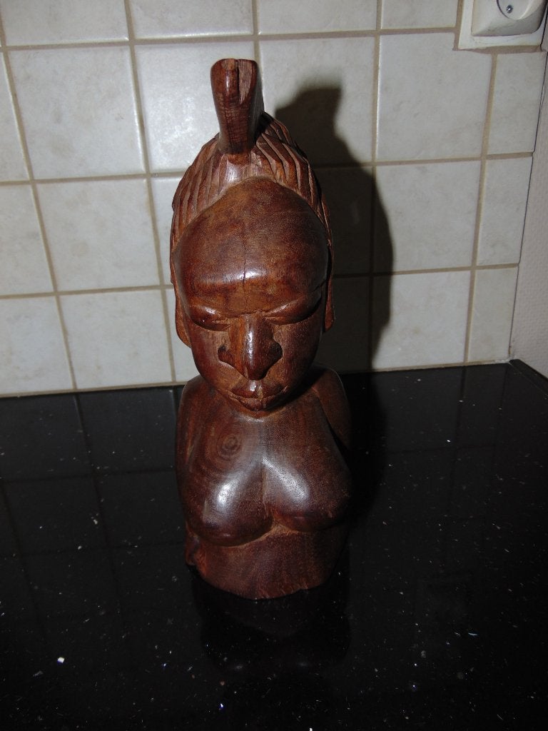 Sculptuur vrouwenhoofd uit Afrika, Antiek en Kunst, Houtsnijwerk, Ophalen of Verzenden, Handgemaakt, 20 - 50 cm