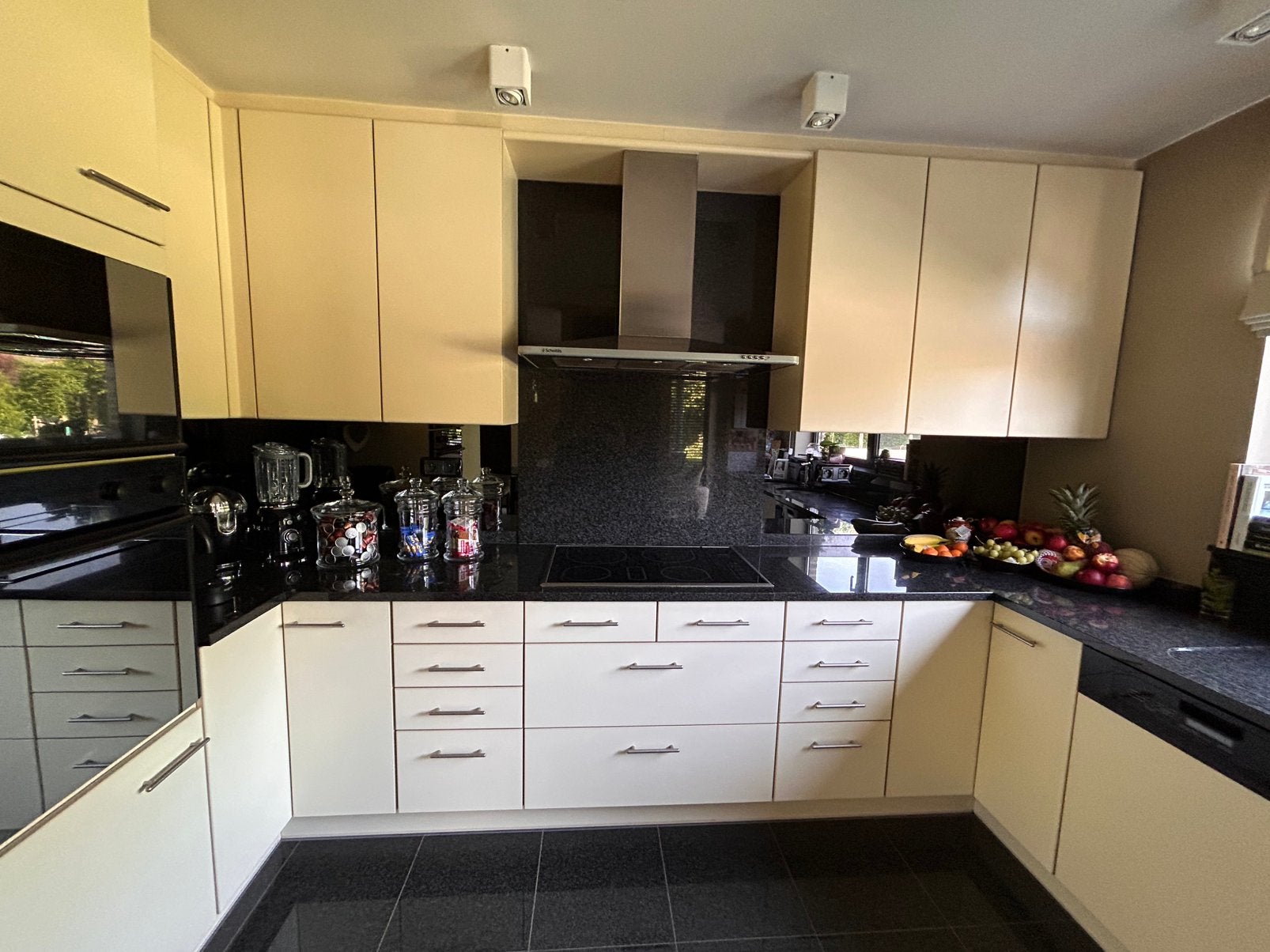 Complete keuken met toestellen - Frako, Ophalen, U-keuken, Graniet of Steen, Zo goed als nieuw