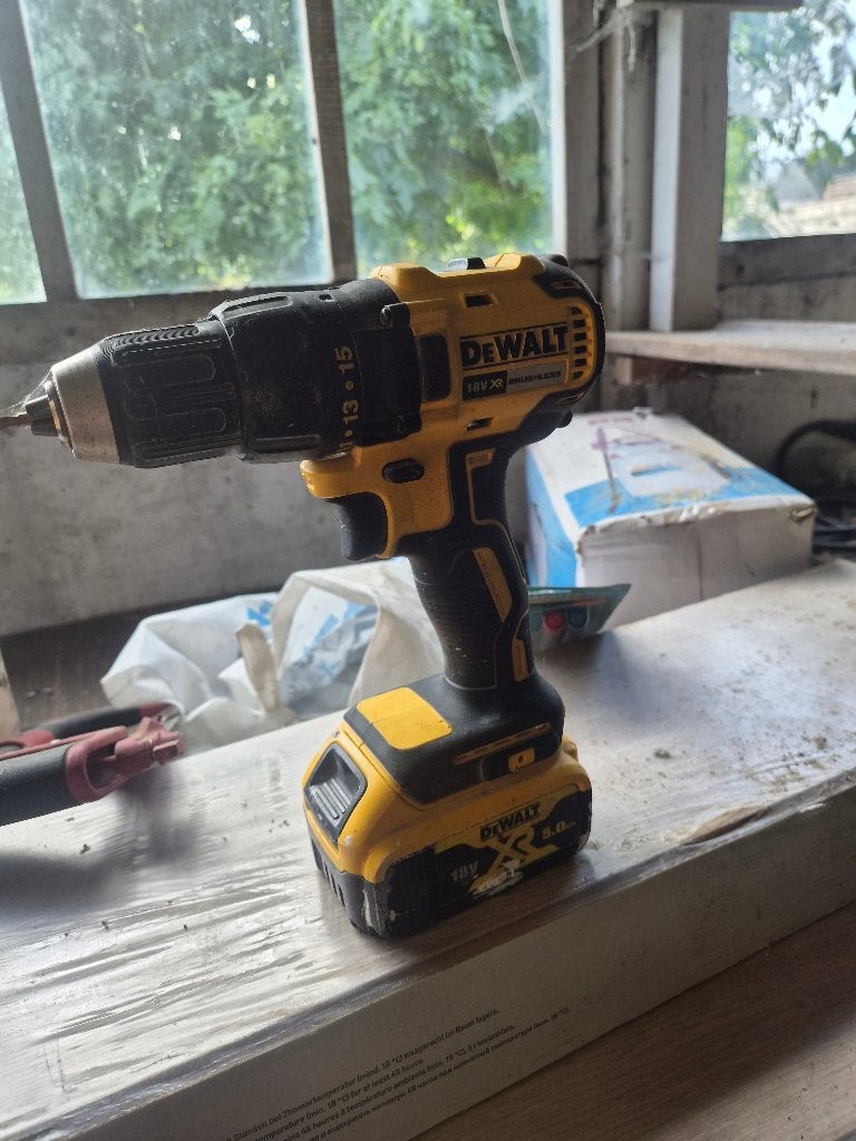 Boormachine dewalt 18v + oplader en batterij, Ophalen, Zo goed als nieuw, Boormachine, Variabele snelheid