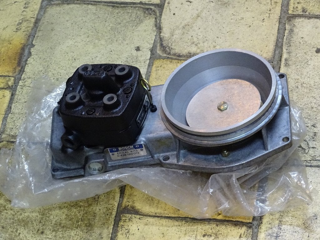 NOS Kjetronic spinnekop Volvo 140 en Saab 99, Envoi, Neuf, Pièces Oldtimer ou Ancêtre
