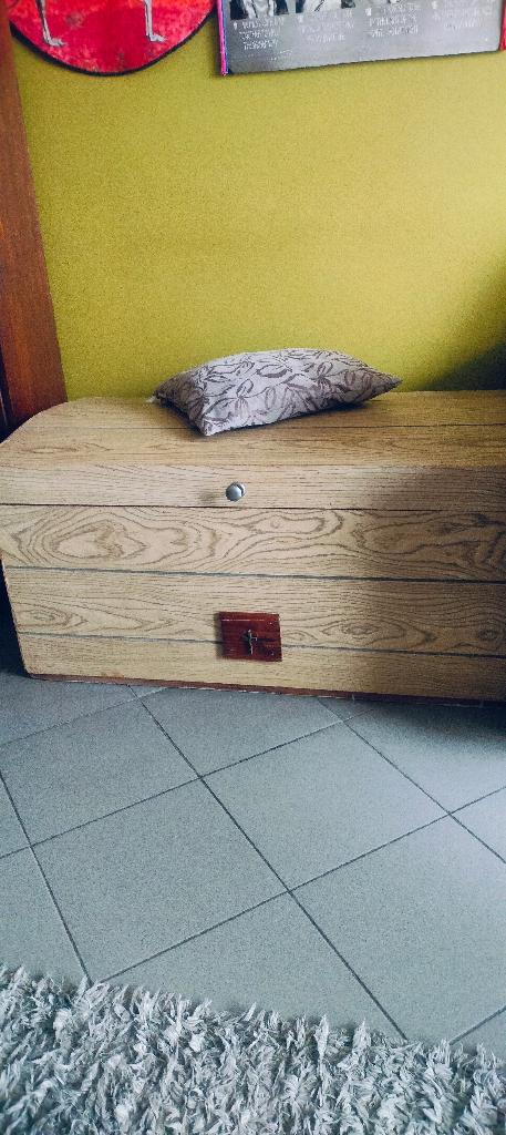 Vieille valise en bois, Enlèvement