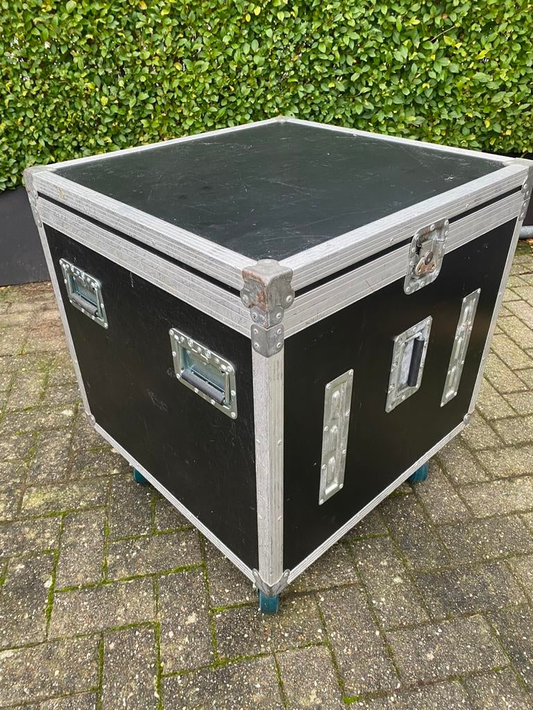 Flightcase sur roulettes rangement ou autre, Musique & Instruments, Boîtiers & Valises, Enlèvement, Utilisé