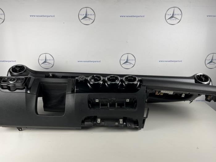 Tableau de bord d'un Mercedes A-Klasse, -, 3 mois de garantie, Utilisé, -