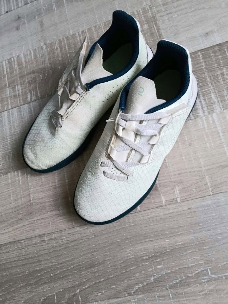 Chaussures de football Kipsta taille 33, Enfants & Bébés, Garçon, Enlèvement ou Envoi, Kipsta, Utilisé