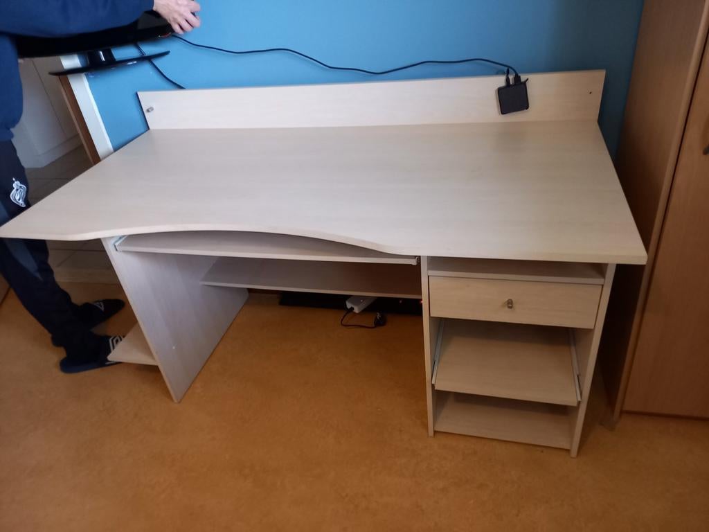 Grote bureau, Ophalen