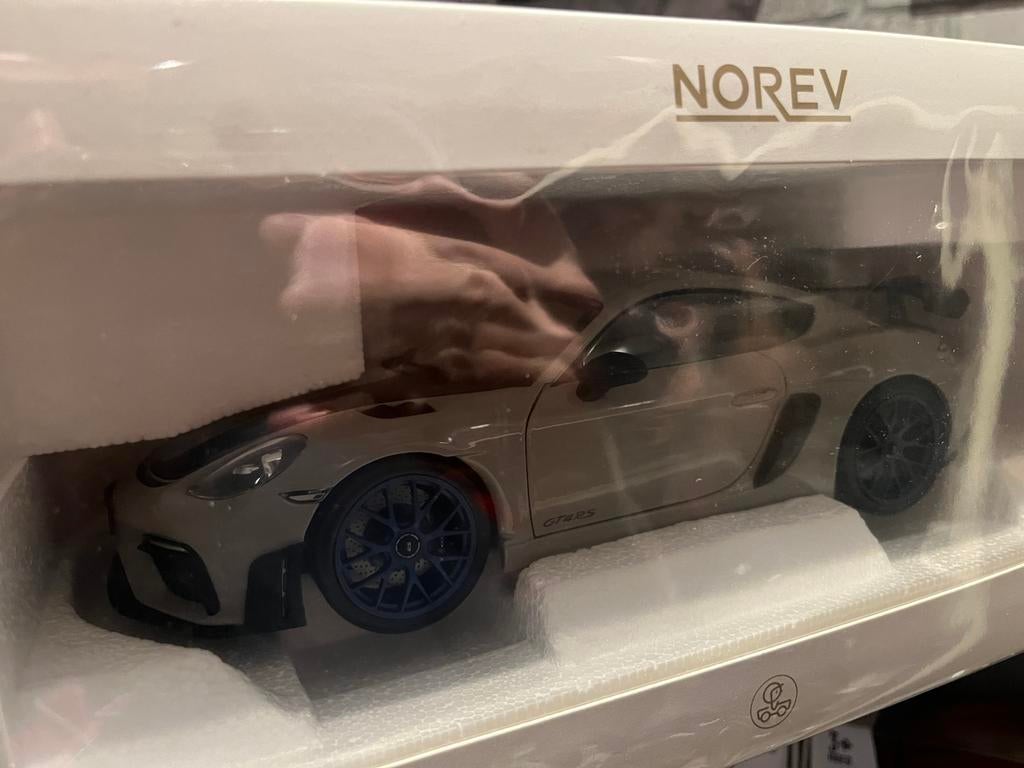 Porsche Cayman GT4 RS Weissach pack, Ophalen, Zo goed als nieuw, Norev