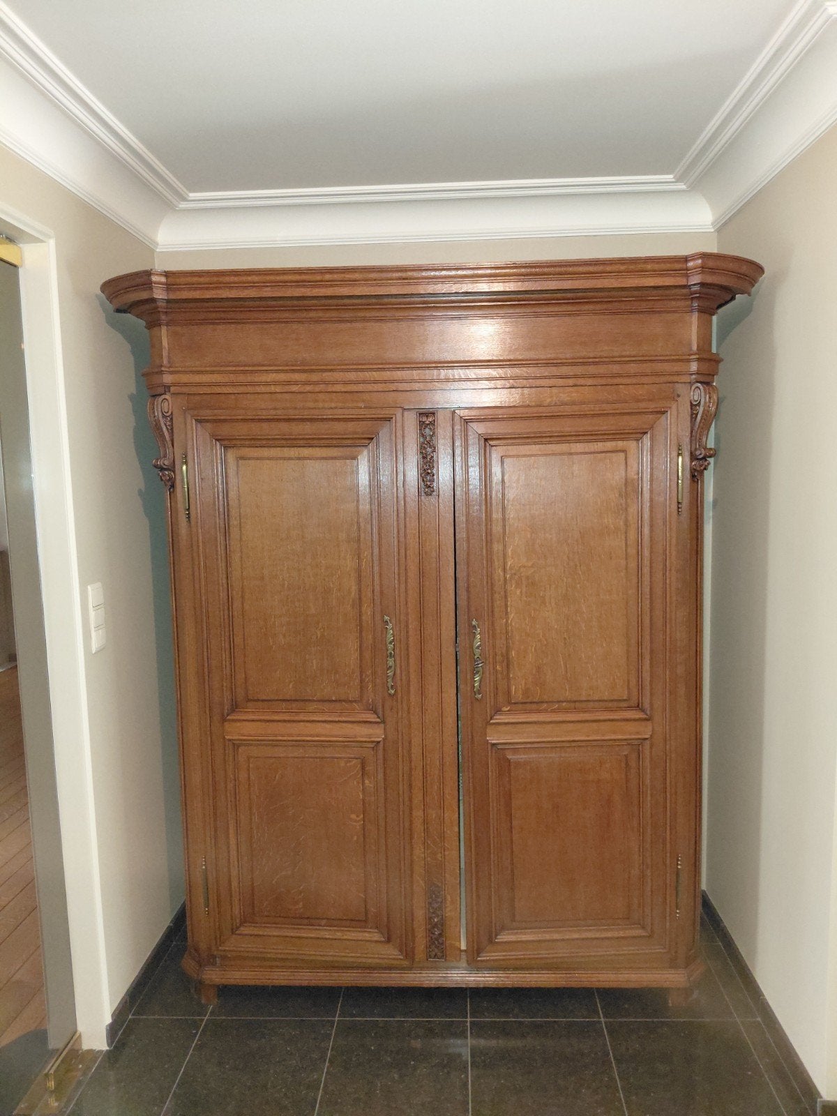 Armoire à manteaux ancienne, Enlèvement