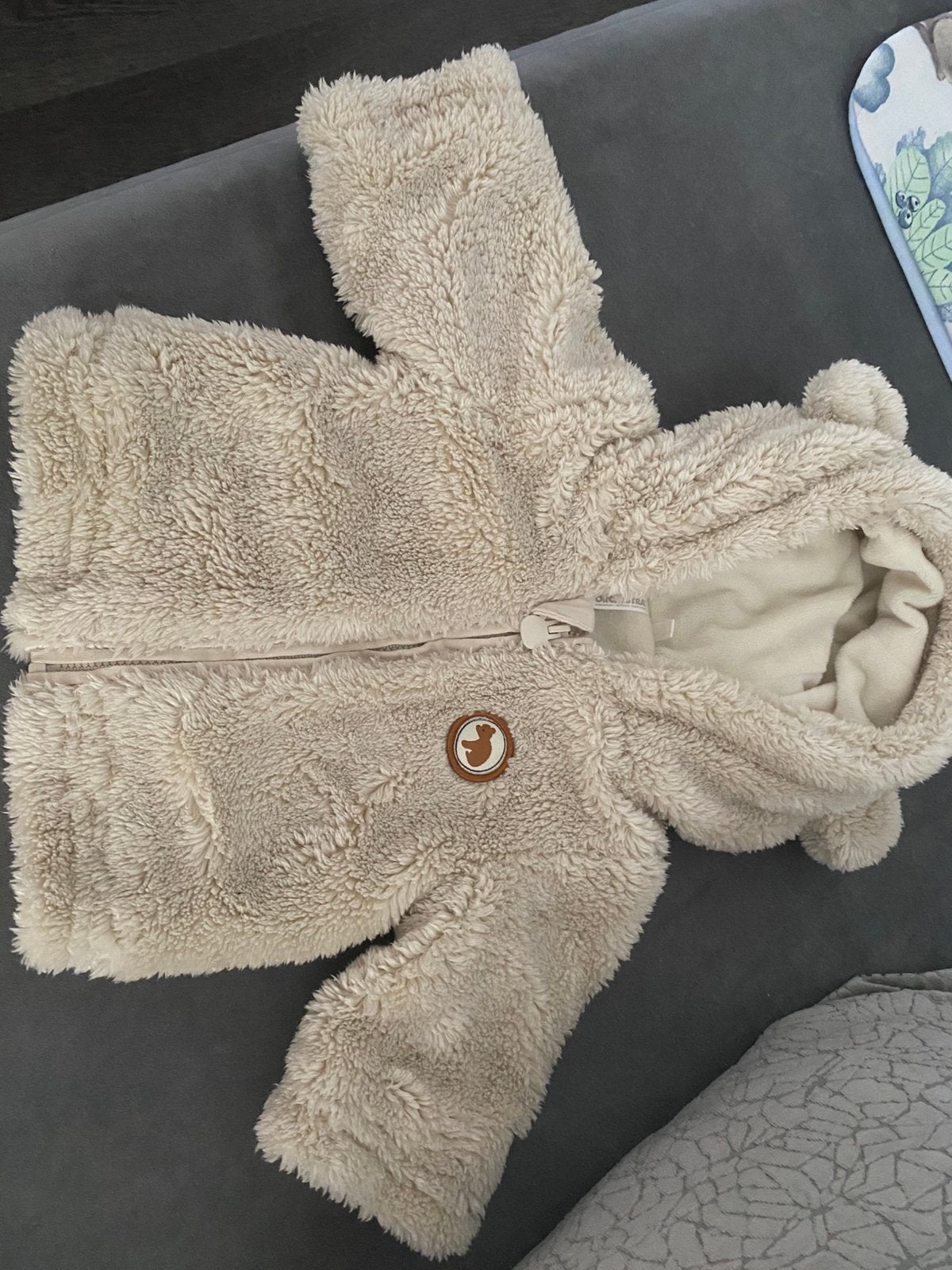 Manteau bébé beige polaire à capuche avec oreilles, Enfants & Bébés, Enlèvement, Comme neuf, Manteau