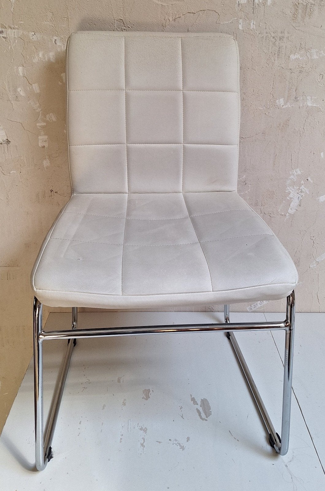 GRATIS 4 stoelen met veel gebruikssporen, Huis en Inrichting, Stoelen, Ophalen, Gebruikt, Wit, Vier
