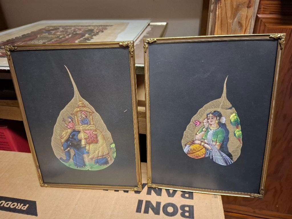 2 schilderijtjes gemaakt op een blad van een boom, Ophalen