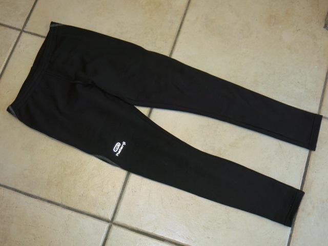 Een warme lange sportbroek, maat 146-158, als nieuw, Ophalen of Verzenden, Zo goed als nieuw, Sport- of Zwemkleding