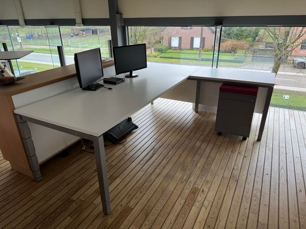 L-Burelen, Huis en Inrichting, Bureaus, Ophalen, In hoogte verstelbaar, Zo goed als nieuw