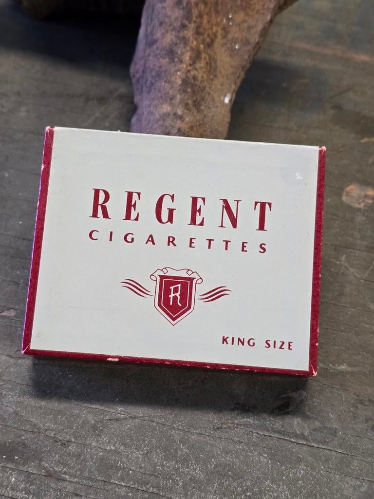 Boîte à cigarettes en carton US Regent de la Seconde Guerre, Collections, Enlèvement ou Envoi