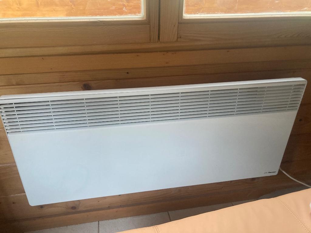 Elektrische wandconvector Themor 3000 watt - nog 2 stuks, Doe-het-zelf en Bouw, Verwarming en Radiatoren, Ophalen, 30 tot 80 cm