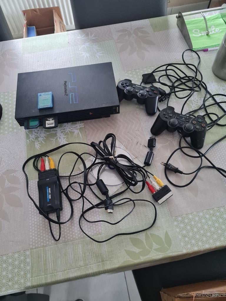 Ps2 met 2 controllers en geheugenkaarten, Games en Spelcomputers, Ophalen, Gebruikt, Met 2 controllers