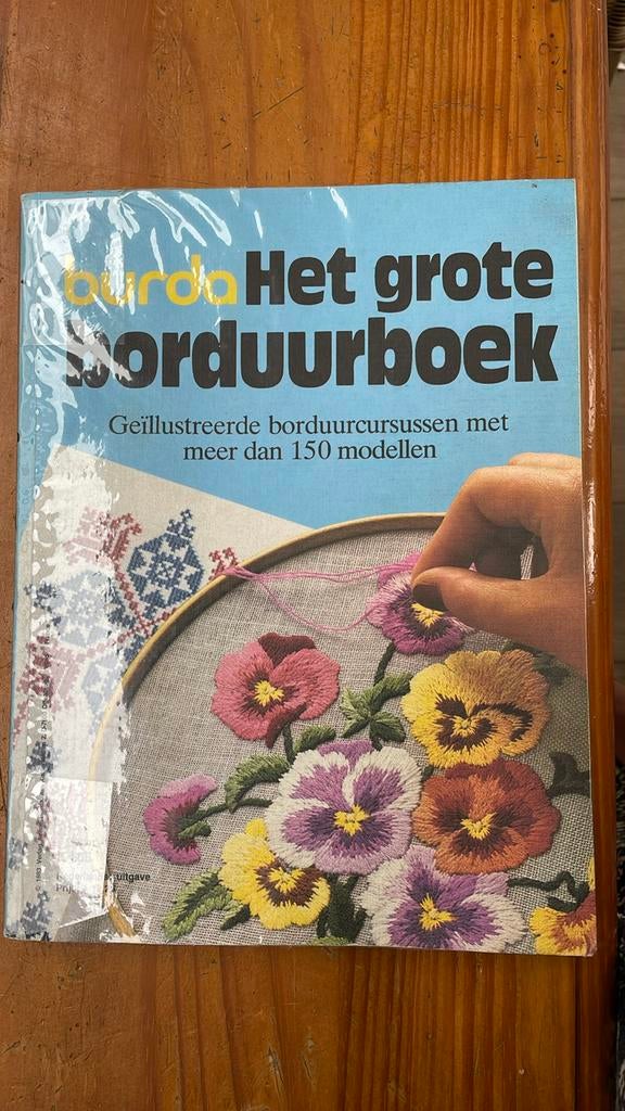 Borduurboek Burda, Ophalen of Verzenden