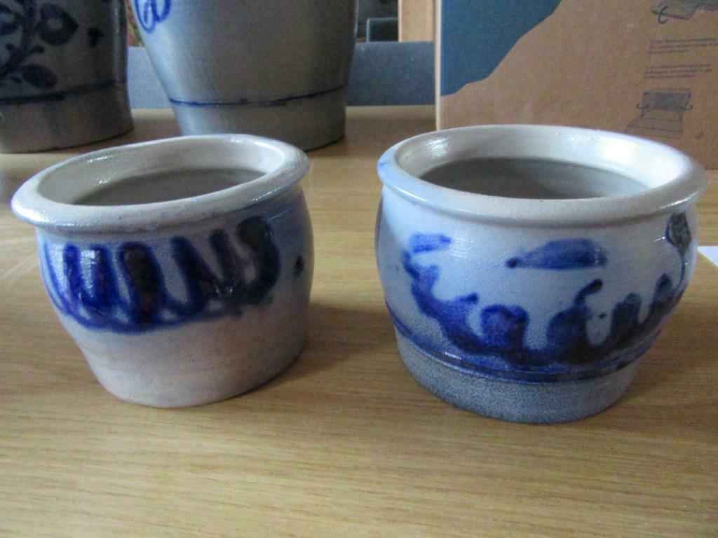 N 1 petit pot en grès bleu sans anse, Enlèvement