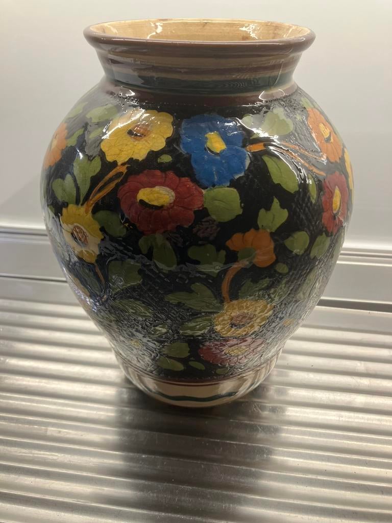Vase peint à la main, Enlèvement