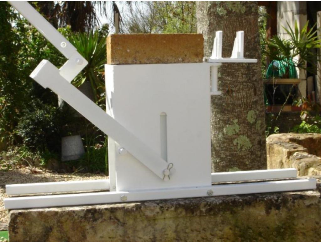 Presse à brique de terre compressée - PRESSATERRE - BTC, Enlèvement, Neuf, Briques