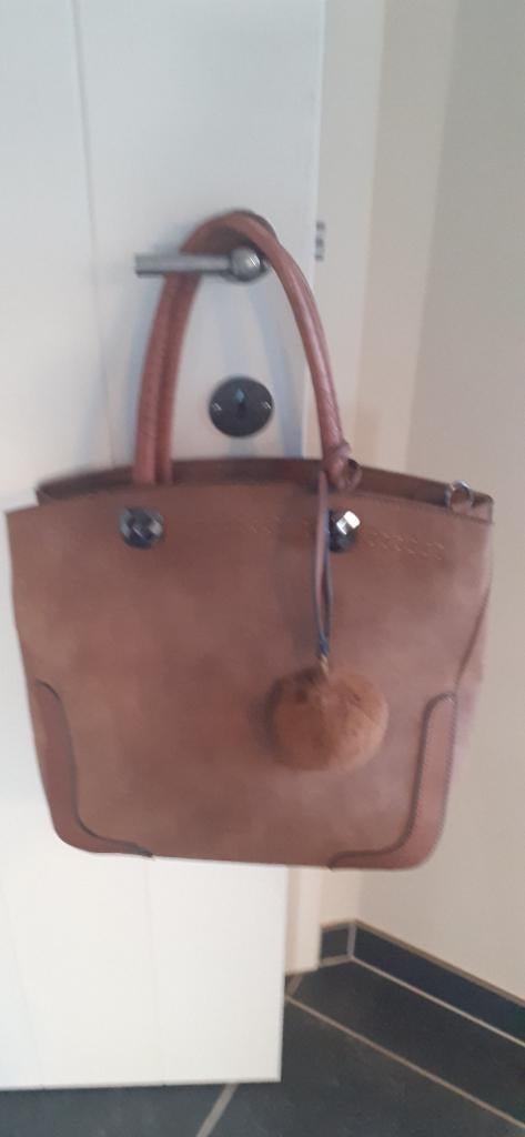 mooie handtas van Nannuci, Handtassen en Accessoires, Tassen | Damestassen, Nieuw, Handtas, Bruin, Ophalen of Verzenden