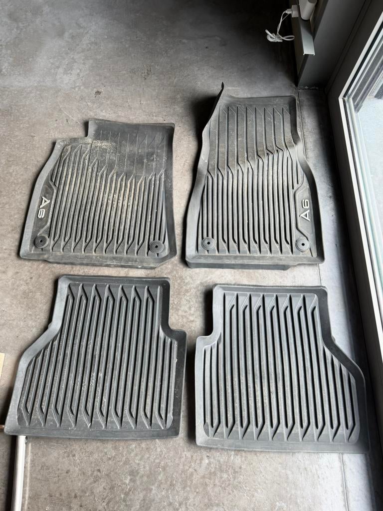 Tapis en caoutchouc + tapis à bagages pour Audi A6 C8 — Set, Enlèvement, Utilisé