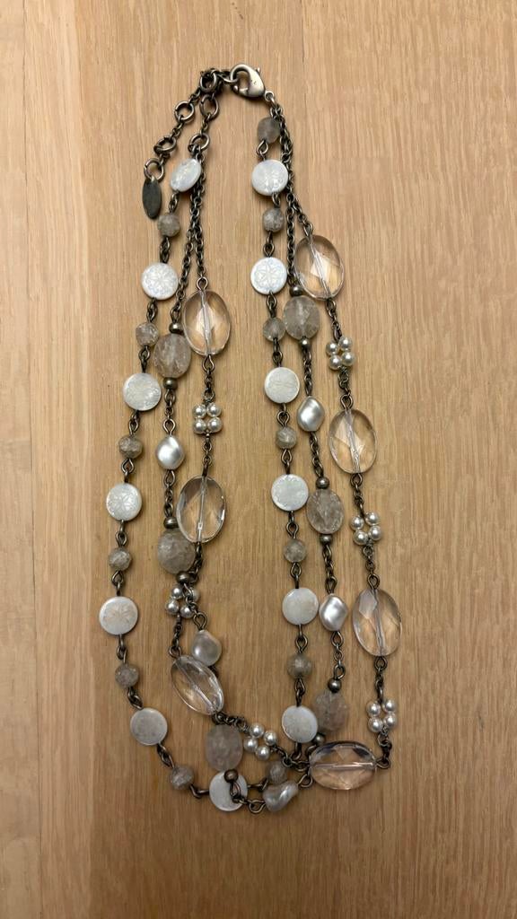 Halflange metalen ketting met parels, Handtassen en Accessoires, Kettingen, Ophalen of Verzenden, Gebruikt, Wit, Overige materialen