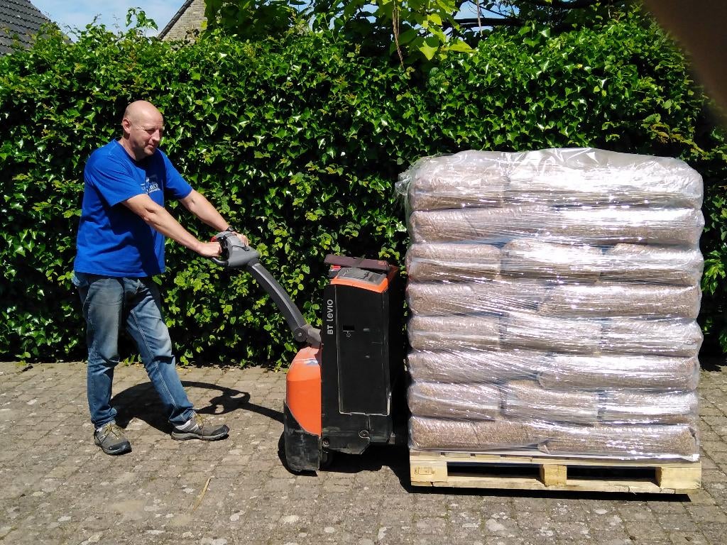 15 L koivoer met 40% proteïne., Carpe ou Koï