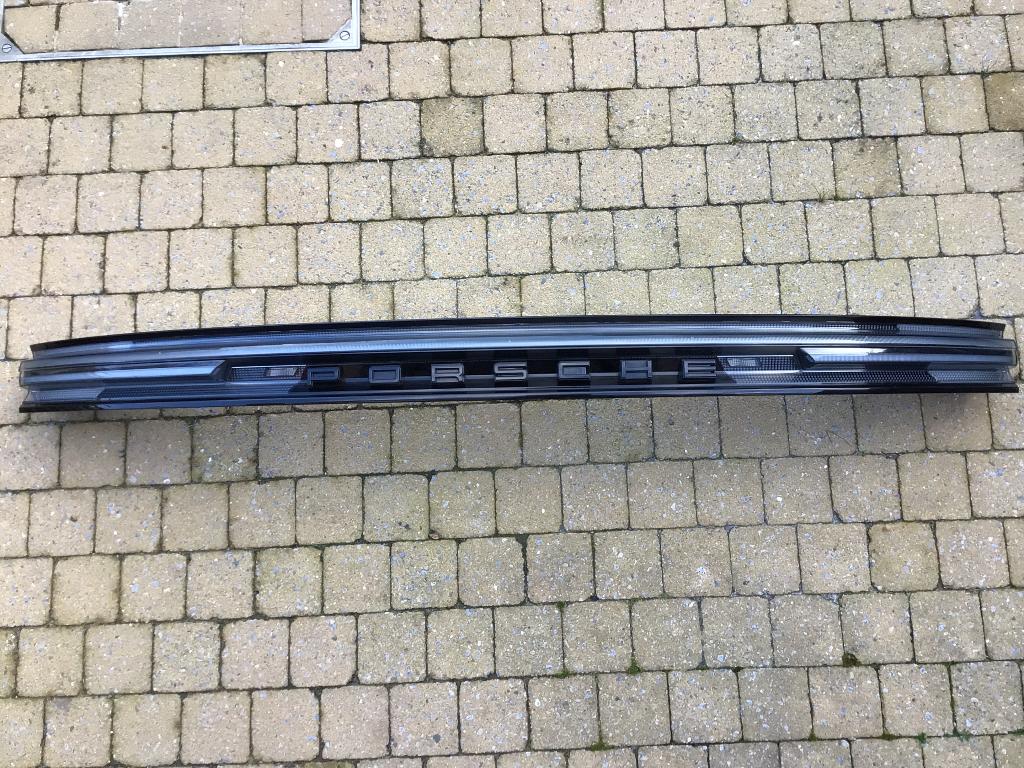 Achterlicht achterklep Porsche Cayenne 2023-2025, Ophalen, Gebruikt, Porsche
