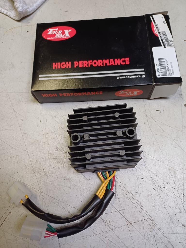 honda vf 700 f nieuwe spanningsregelaar, Motoren, Ophalen of Verzenden, Nieuw
